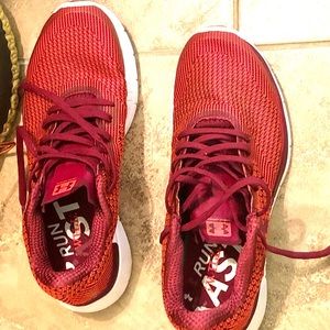 Brand new Under Armour Womens Running Sneaker